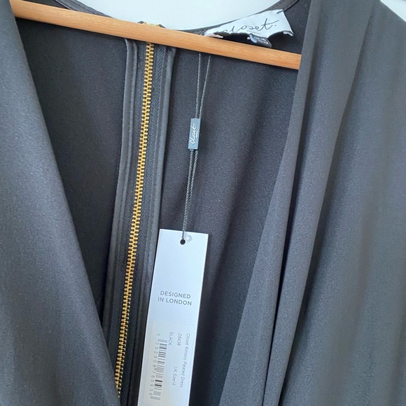 Closet London wrap front pleated midi skater dress in black ASOS - Picture 7 of 9